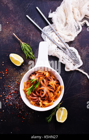 Gebratene spaghetty mit Garnelen und Aroma spice Stockfoto