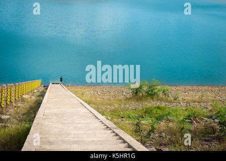 Innerhalb von Khun Dan Prakan Chon dam bei Nakhon Nayok, Thailand Stockfoto