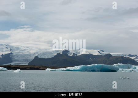 Eisberge in einem gletschersee vor der schmelzenden Gletscher Stockfoto