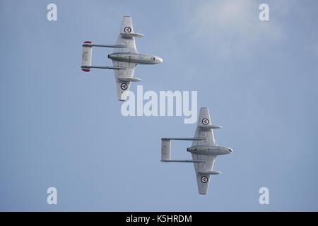 Ein Paar von de Havilland Vampire aus der norwegischen Luftwaffe historische Squadron durchführen am Bournemouth Air Festival 2017 Stockfoto