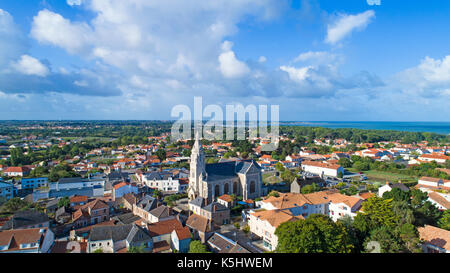 Ein Luftbild von Saint Michel Chef-Chef Dorf in Loire Atlantique Stockfoto