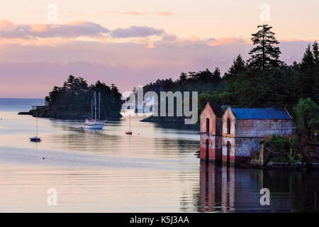 Cole Insel und Esquimalt Hafen bei Sonnenaufgang - Esquimalt, British Columbia, Kanada. Stockfoto