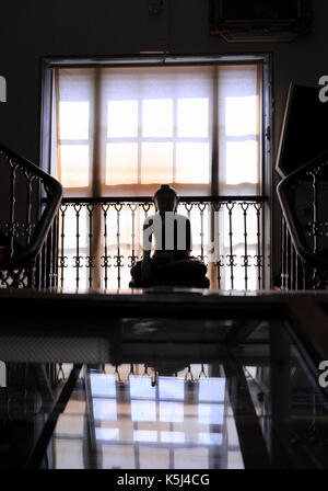Eine Marmorstatue des Buddha aus Burma, Myanmar. Gedanken zu sein, das aus dem 18. oder 19. Jahrhundert es ist jetzt in der Wisbech und Moorlandzone Museum angezeigt. Stockfoto