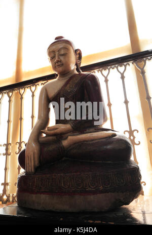 Eine Marmorstatue des Buddha aus Burma, Myanmar. Gedanken zu sein, das aus dem 18. oder 19. Jahrhundert es ist jetzt in der Wisbech und Moorlandzone Museum angezeigt. Stockfoto
