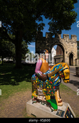 Lincoln Trail Ritter, Ritter zu Pferd Skulpturen von verschiedenen Künstlern gemalt und in unterschiedlichen Situationen rund um das Zentrum von Lincoln City, Stockfoto