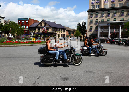 Biker in Lincoln Square vor Gettysburg Hotel während der Bike Week, Gettysburg, Adams County, Pennsylvania, USA Stockfoto