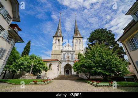 Die berühmte und historische Kirche St. Leodegar, Luzerner, Schweiz Stockfoto