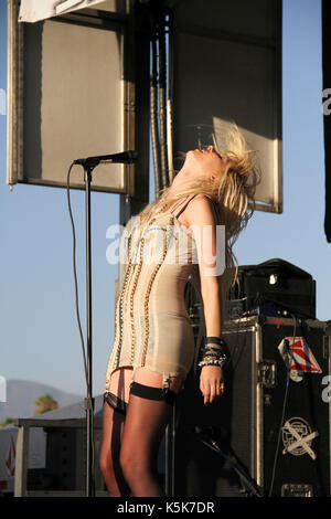 Taylor Momsen Pretty Reckless durchführen 2010 Vans Warped Tour Fairplex Pomona, CA. Stockfoto