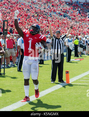 Oxford, USA. September 2017. Universität von Mississippi Wide Empfänger A. J. Brown (1) feiert am Samstag, den 9. September 2107, einen Touchdown im dritten Viertel im Vaught-Hemingway Stadium in Oxford, Mississippi. Kredit: Kevin Williams/Alamy Live News. Stockfoto