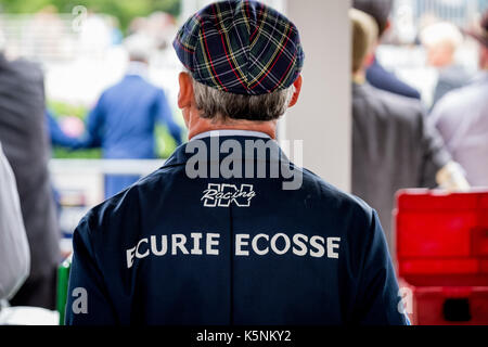 Chichester, West Sussex, Großbritannien. September 2017. Mechaniker während Goodwood Revival auf dem Goodwood Circuit. Quelle: Gergo Toth/Alamy Live News Stockfoto