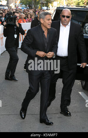 Toronto, Kanada. 09 Sep, 2017. George Clooney besucht die Premiere des uburbicon' während der 42 Toronto International Film Festival, tiff, an der Prinzessin von Wales Theatre in Toronto, Kanada, am 09. September 2017. - Keine LEITUNG SERVICE - Foto: Hubert Boesl/dpa/Alamy leben Nachrichten Stockfoto