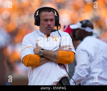 September 09, 2017: Head Coach Butch Jones der Tennessee Freiwilliger während der NCAA Football Spiel zwischen der Universität von Tennessee Volunteers und die Indiana State Platanen auf Neyland Stadium in Knoxville, TN Tim Gangloff/CSM Stockfoto