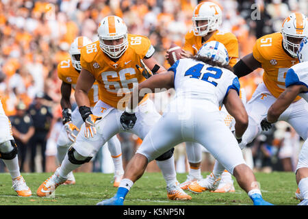 September 09, 2017: Jack Jones #66 der Tennessee Volunteers Bausteine während der NCAA Football Spiel zwischen der Universität von Tennessee Volunteers und die Indiana State Platanen auf Neyland Stadium in Knoxville, TN Tim Gangloff/CSM Stockfoto