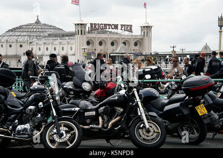 Brighton, UK. 10. September, 2017. Ace Cafe Reunion 2017 Brighton Burn-Up, tausende Biker herab auf die Stadt Brighton, konvergierende auf Madeira Drive für den jährlichen Motorrad Rallye. Kredit Terry Applin/Alamy leben Nachrichten Stockfoto