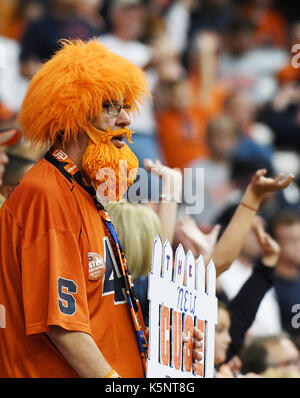 September 9, 2017: Syrakus Fans auf, wie mittleres Tennessee besiegte Syracuse University 30-23 an der Carrier Dome in Syracuse, NY. Foto von Alan Schwartz/Cal Sport Media suchen Stockfoto