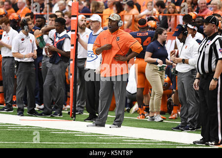 September 9, 2017: Syracuse Head Coach Dino Babers als mittleres Tennessee besiegte Syracuse University 30-23 an der Carrier Dome in Syracuse, NY. Foto von Alan Schwartz/Cal Sport Media Stockfoto