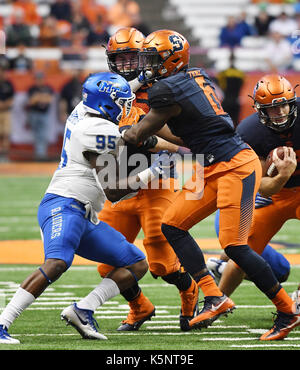 September 9, 2017: Syrakus tight end Ravian #6 Pierce in Aktion während der zweiten Hälfte des Spiels als mittleres Tennessee besiegte Syracuse University 30-23 an der Carrier Dome in Syracuse, NY. Foto von Alan Schwartz/Cal Sport Media Stockfoto