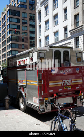 FDNY, Feuer Lkw geparkt in New York - USA Stockfoto