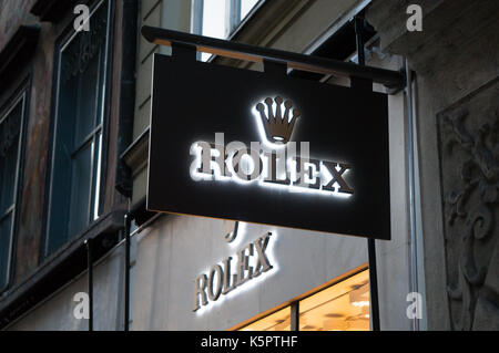 Graz, Österreich - 9. September 2017: Rolex Zeichen außerhalb einen Store in Graz. Stockfoto