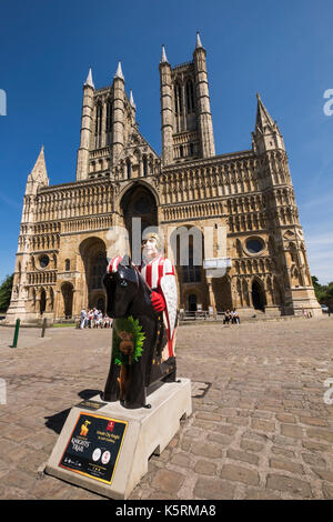 Lincoln Trail Ritter, Ritter zu Pferd Skulpturen von verschiedenen Künstlern gemalt und in unterschiedlichen Situationen rund um das Zentrum von Lincoln City, Stockfoto