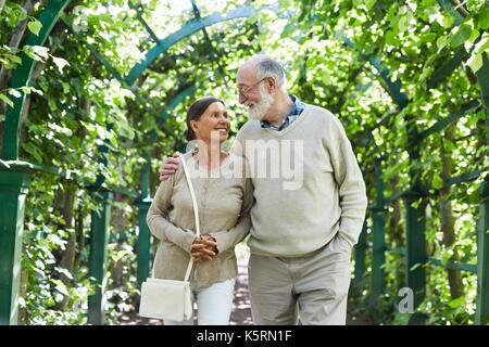 Senioren im park Stockfoto