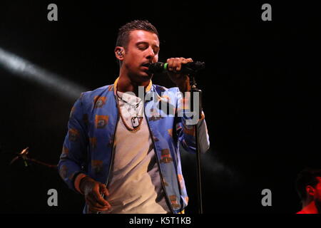 Neapel, Italien. 09 Sep, 2017. Francesco Gabbani, Sieger des Festivals von Sanremo 2016 im Konzert an Arenile Bagnoli in Italien. Credit: Salvatore Esposito/Pacific Press/Alamy leben Nachrichten Stockfoto