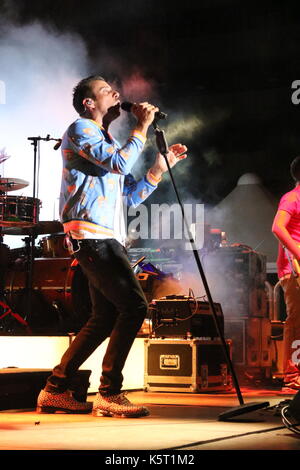 Neapel, Italien. 09 Sep, 2017. Francesco Gabbani, Sieger des Festivals von Sanremo 2016 im Konzert an Arenile Bagnoli in Italien. Credit: Salvatore Esposito/Pacific Press/Alamy leben Nachrichten Stockfoto