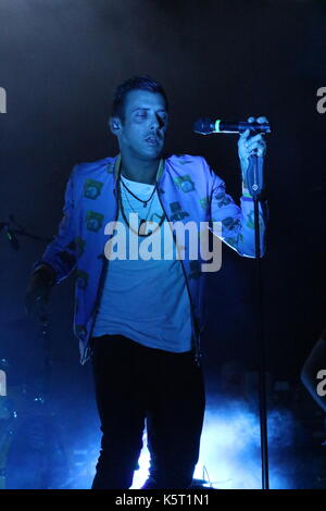 Neapel, Italien. 09 Sep, 2017. Francesco Gabbani, Sieger des Festivals von Sanremo 2016 im Konzert an Arenile Bagnoli in Italien. Credit: Salvatore Esposito/Pacific Press/Alamy leben Nachrichten Stockfoto