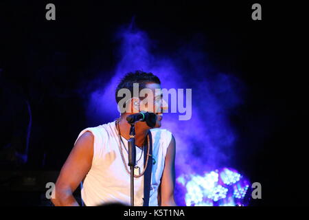 Neapel, Italien. 09 Sep, 2017. Francesco Gabbani, Sieger des Festivals von Sanremo 2016 im Konzert an Arenile Bagnoli in Italien. Credit: Salvatore Esposito/Pacific Press/Alamy leben Nachrichten Stockfoto