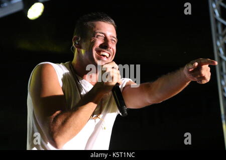 Neapel, Italien. 09 Sep, 2017. Francesco Gabbani, Sieger des Festivals von Sanremo 2016 im Konzert an Arenile Bagnoli in Italien. Credit: Salvatore Esposito/Pacific Press/Alamy leben Nachrichten Stockfoto