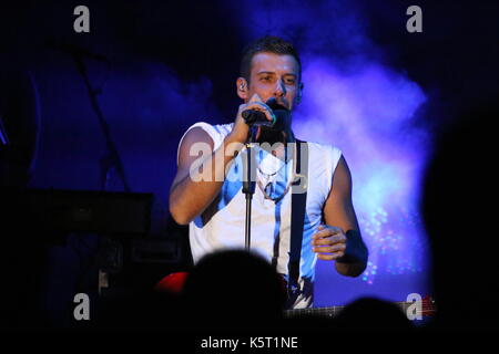 Neapel, Italien. 09 Sep, 2017. Francesco Gabbani, Sieger des Festivals von Sanremo 2016 im Konzert an Arenile Bagnoli in Italien. Credit: Salvatore Esposito/Pacific Press/Alamy leben Nachrichten Stockfoto