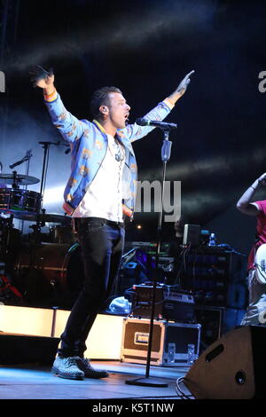 Neapel, Italien. 09 Sep, 2017. Francesco Gabbani, Sieger des Festivals von Sanremo 2016 im Konzert an Arenile Bagnoli in Italien. Credit: Salvatore Esposito/Pacific Press/Alamy leben Nachrichten Stockfoto