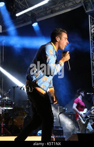 Neapel, Italien. 09 Sep, 2017. Francesco Gabbani, Sieger des Festivals von Sanremo 2016 im Konzert an Arenile Bagnoli in Italien. Credit: Salvatore Esposito/Pacific Press/Alamy leben Nachrichten Stockfoto