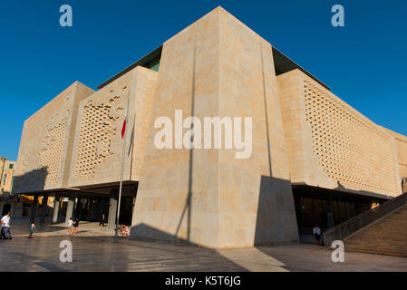 VALLETTA, MALTA - 21. AUGUST 2017: Das neue Parlament Gebäude von Malta wurde zwischen 2011 und 2015 nach Entwürfen gebaut von Renzo Piano als Teil der Stockfoto