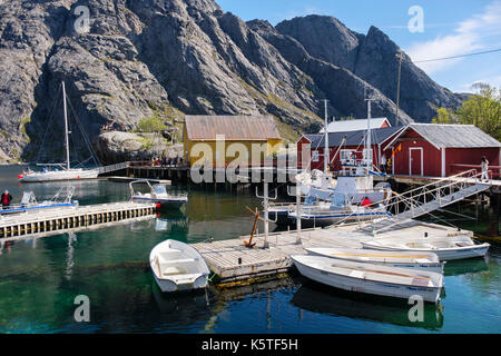 Hafen Szene im historischen Fischerdorf Nusfjord, Flakstadøya, Lofoten, Nordland, Norwegen, Skandinavien Stockfoto