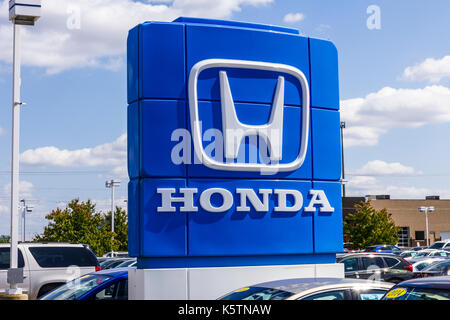 Indianapolis - ca. September 2017: Honda Motor Co Logo und unterzeichnen. Honda produziert zu den zuverlässigsten Autos der Welt VII. Stockfoto