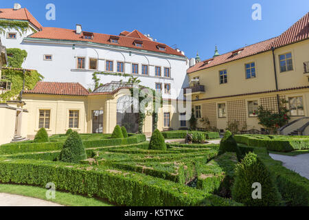 Hinblick auf die formelle und Barock Vrtba Garten (Vrtbovská zahrada) in Prag, Tschechische Republik an einem sonnigen Tag. Stockfoto