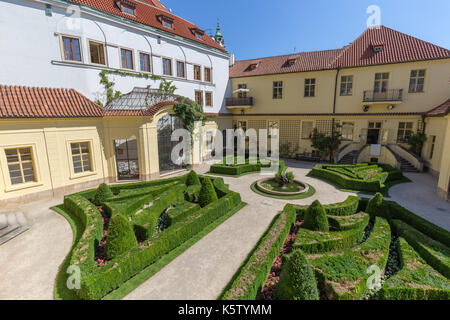 Hinblick auf die formelle und Barock Vrtba Garten (Vrtbovská zahrada) in Prag, Tschechische Republik an einem sonnigen Tag. Stockfoto