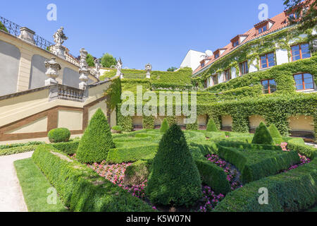 Hinblick auf die formelle und Barock Vrtba Garten (Vrtbovská zahrada) in Prag, Tschechische Republik an einem sonnigen Tag. Stockfoto