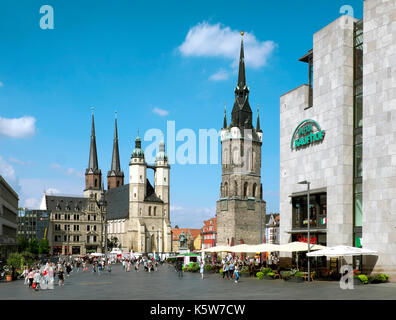 Die Altstadt mit der Kirche Unser Lieben Frauen, Roter Turm, Markt, Halle/Saale, Sachsen-Anhalt, Deutschland Stockfoto