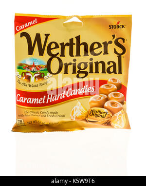 Winneconne, WI - 4. September 2017: eine Tüte Werther's Original Karamell harte Süßigkeiten auf einem isolierten Hintergrund. Stockfoto