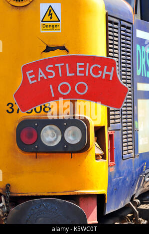 Eine Klasse 37 Diesellok Am Eastleigh 100 feiern Veranstaltungen in Eastleigh Zugdepot station feiert 100 Jahre Eisenbahn wirft im Bereich Stockfoto