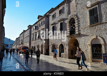 Am frühen Morgen an der hauptstrasse von Dubrovnik Straße - Placa (Stradun) Stockfoto