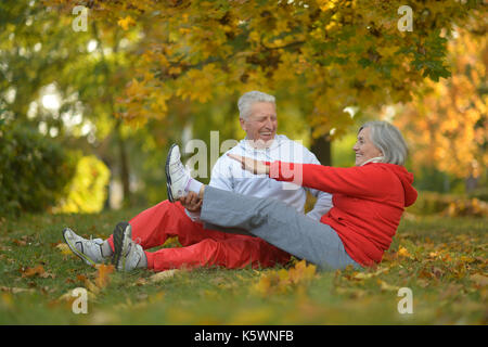 Senior paar Übungen Stockfoto