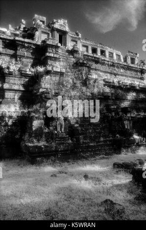 Phimeanakis (Angkor Wat), Kambodscha. Oktober 29, 1996. Bild auf B/W entstanden Infrarot Film. Stockfoto