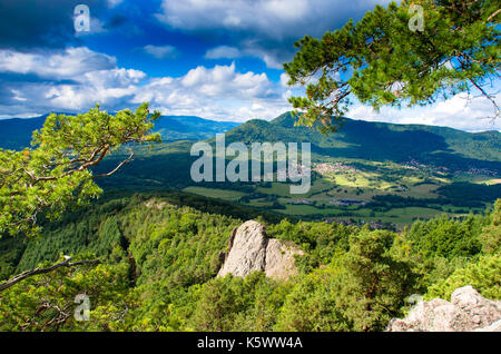 Blick vom Felsen Hagelstein in das Tal in den Vogesen in Frankreich Stockfoto