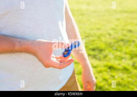 Mann Hand beliebte zappeln Spinner Spielzeug, Stockfoto