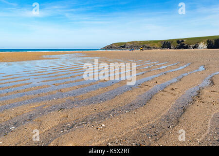 Der große Sandstrand von Holywell Bay in der Nähe von Newquay in Cornwall, England, Großbritannien, Großbritannien Stockfoto