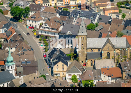 Katholische Kirche St. James Kirche ev. Jakobuskirche Breckerfeld, Breckerfeld Gemeindezentrum, Stadtmitte, Breckerfeld, Bergisches Land, Nordrhein-W. Stockfoto