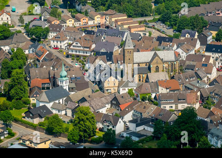 Katholische Kirche St. James Kirche ev. Jakobuskirche Breckerfeld, Breckerfeld Gemeindezentrum, Stadtmitte, Breckerfeld, Bergisches Land, Nordrhein-W. Stockfoto